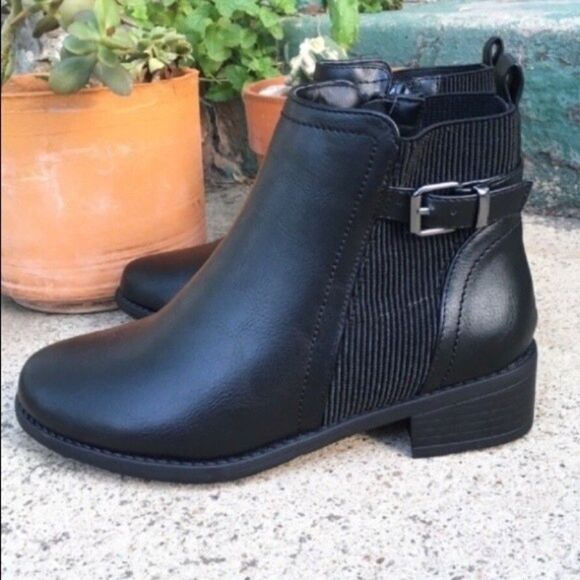 BUCKLE FAUX LEATHER BLACK ANKLE BOOTIES NEW IN BOX - Picture 6 of 7